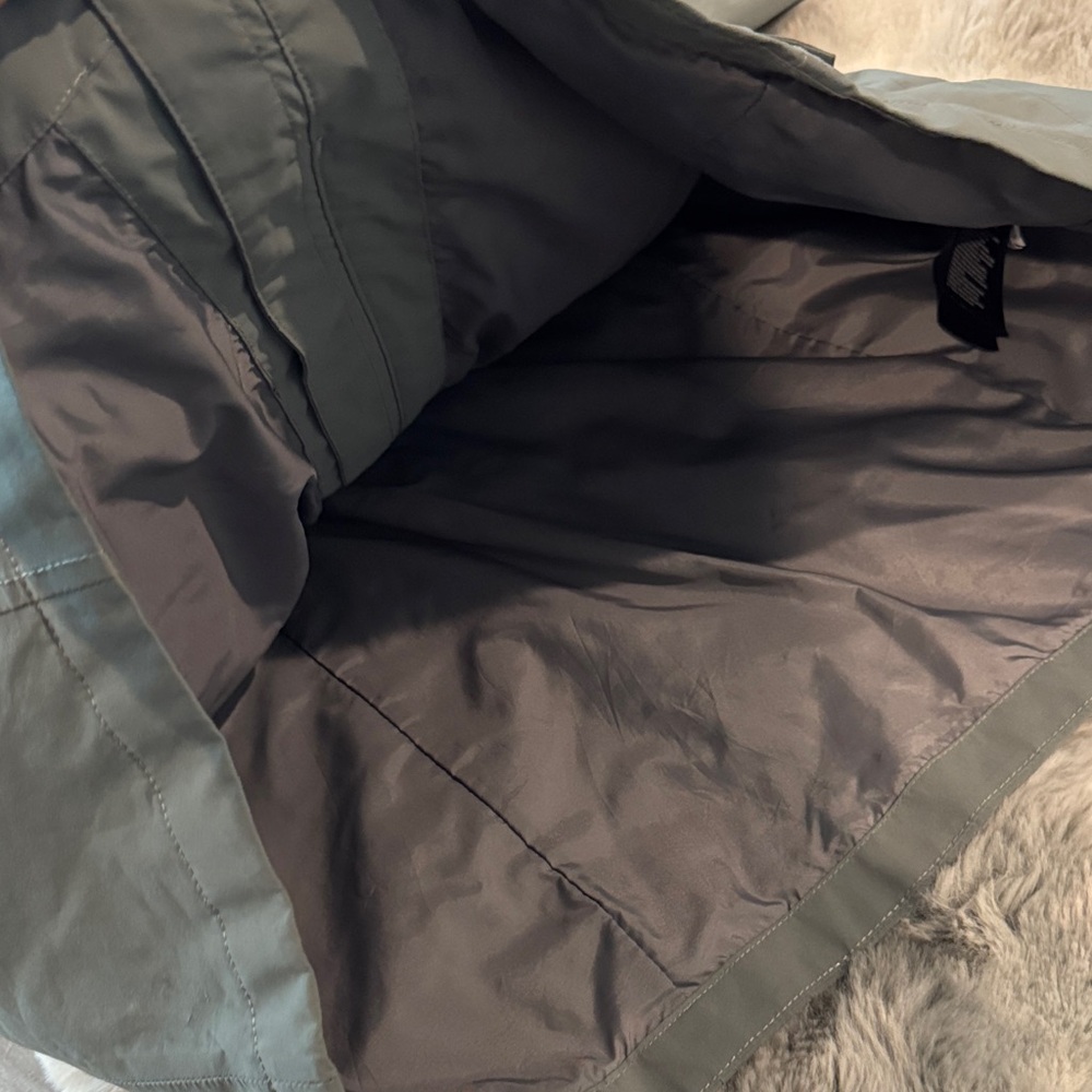 Woman’s North Face rain Jacket - Picture 9 of 14